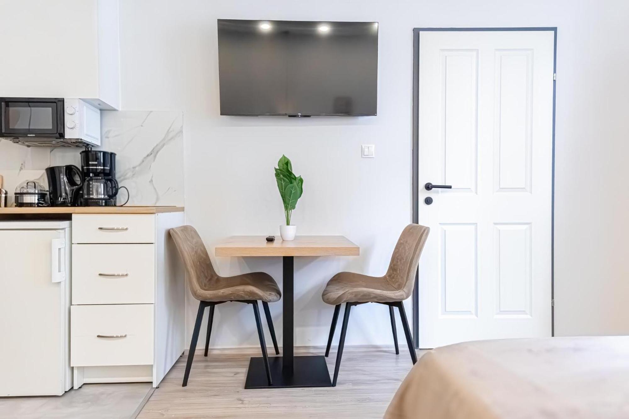Chic At 12th District In Apartmán